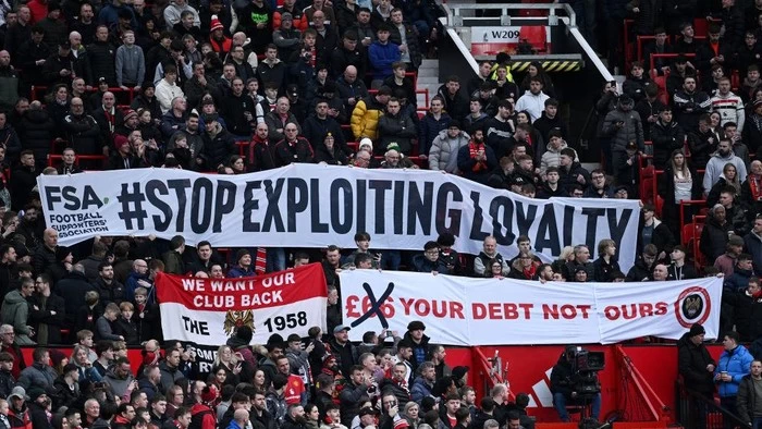Fans MU Demo saat Lawan Arsenal, Ini Kata Amorim