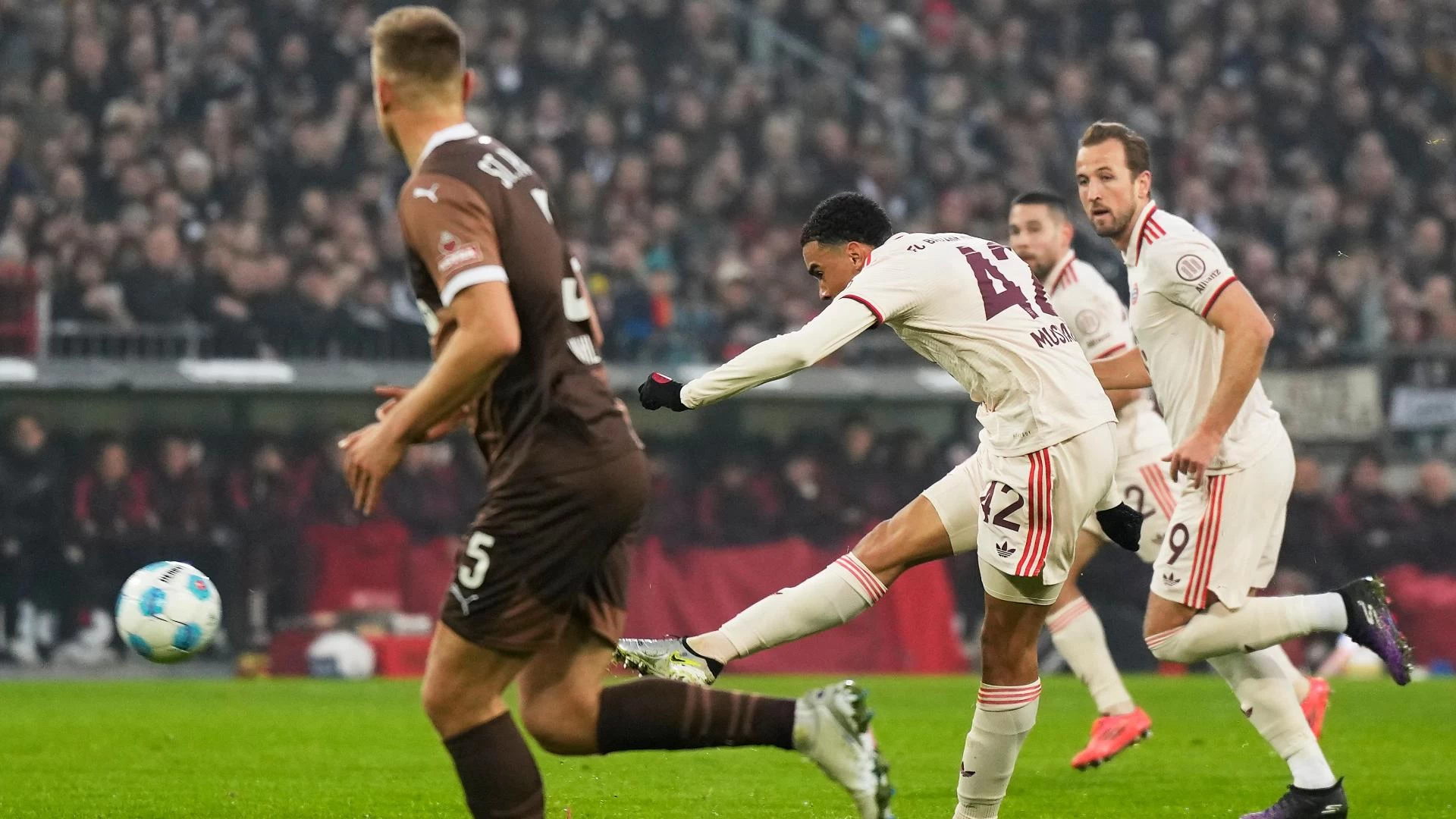 Bayern Vs St Pauli: Die Roten Menang 3-2