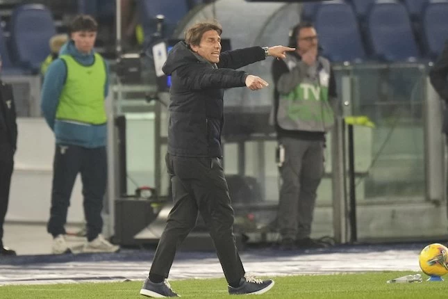 Napoli vs Milan: Antonio Conte Menolak Menyerah dalam Perburuan Scudetto