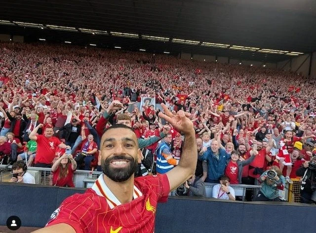 Mohamed Salah Unggah Selfie Bersejarah Usai Bawa Liverpool Juara