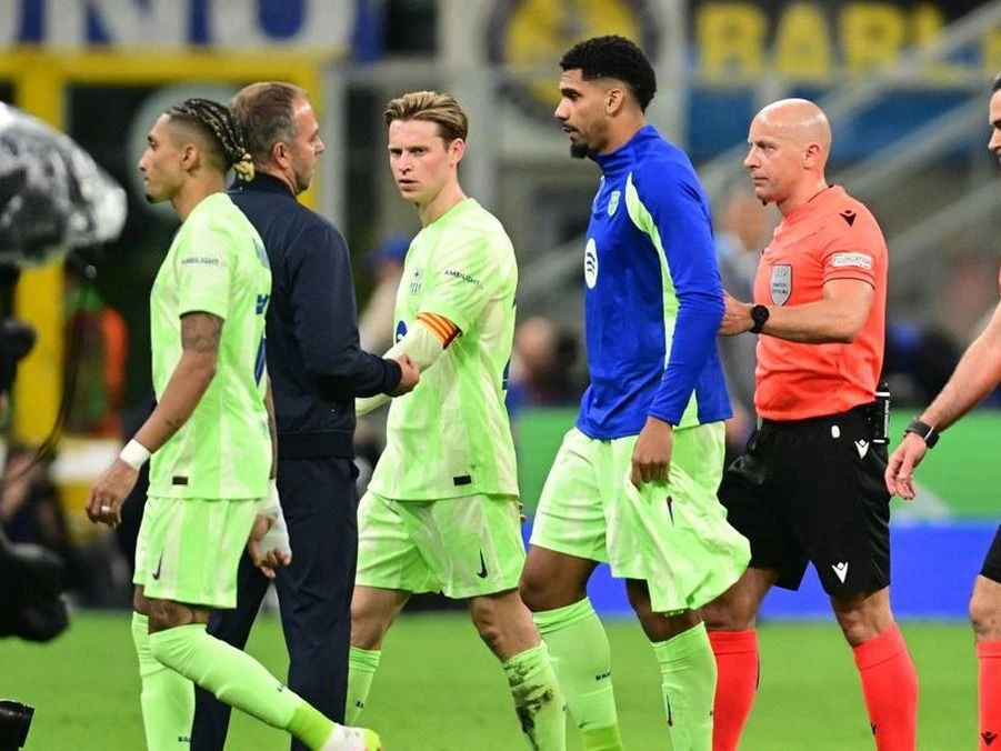 Barcelona Gagal ke Final, Hansi Flick Tegaskan Janji: Musim Depan Kami Kembali Bertarung!