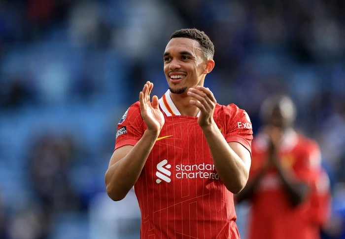 Trent Alexander-Arnold Dicemooh, Rio Ferdinand Membela