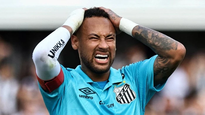 Aksi Bodoh Neymar: Coba Cetak Gol dengan Tangan, lalu Dikartu Merah