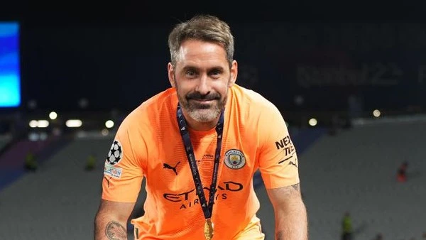 Scott Carson di Man City: Main 2 Kali, Menang 11 Trofi