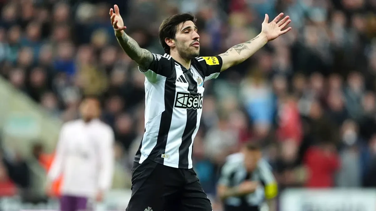 Juventus Nggak Mau Coba Rekrut Sandro Tonali?