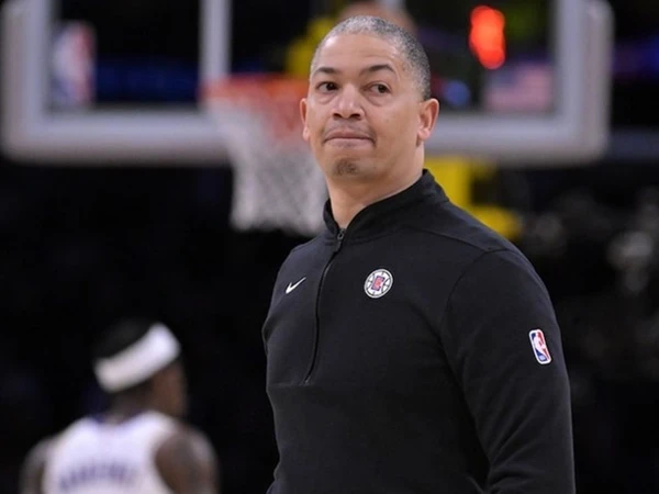 Ty Lue Sebut LeBron James Tentukan Sendiri Kontraknya di Lakers