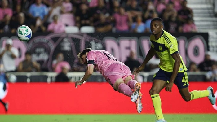 Messi ‘Terbang’ Setelah Raih Sepatu Emas